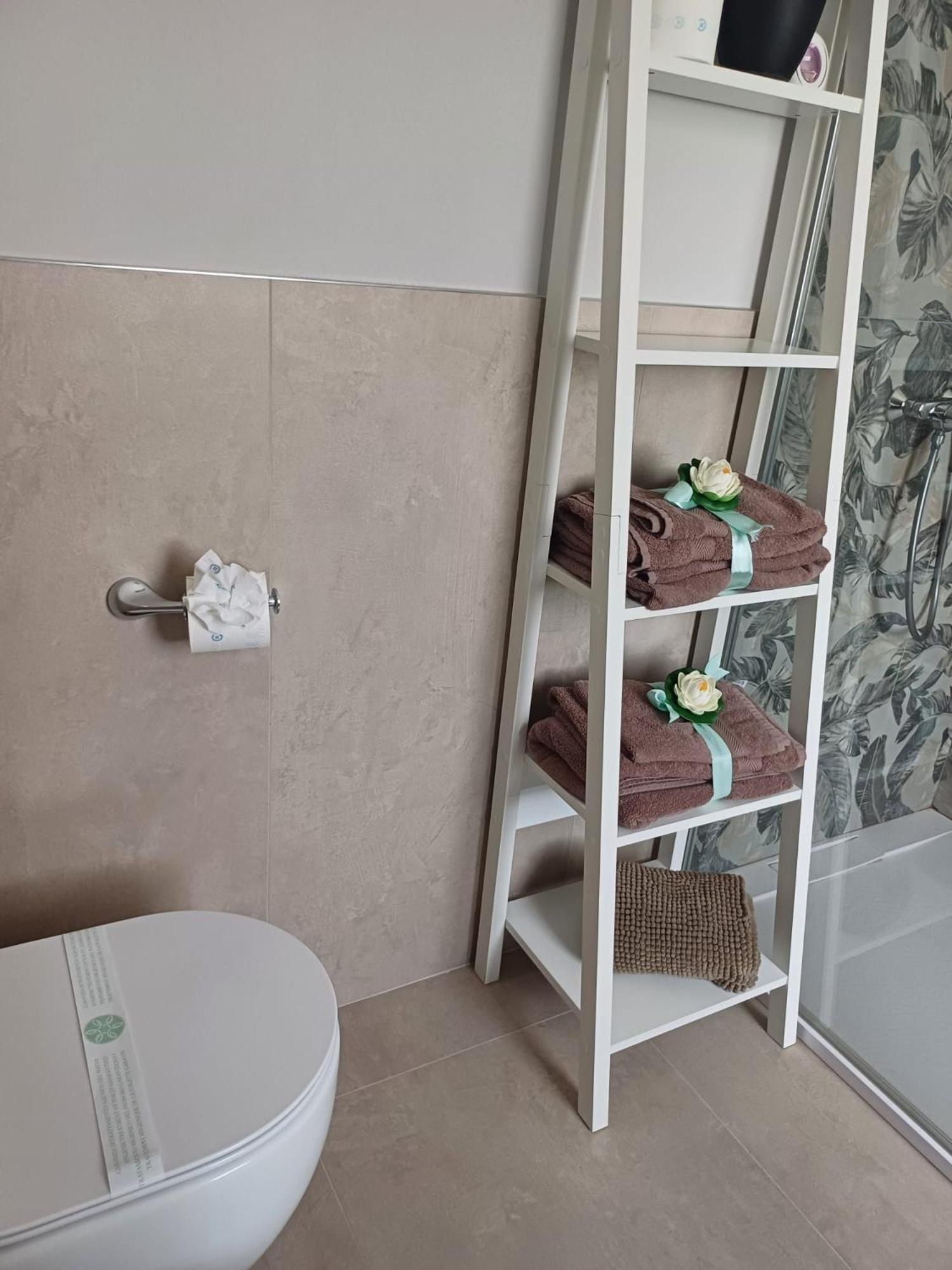 Maryhouse - Ingresso Indipendente Hotel Venegono Superiore Kültér fotó